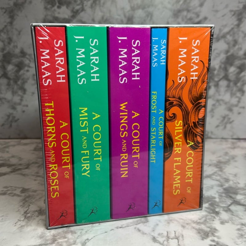 A Court of Thorns and Roses Paperback Box Set (5 Books)