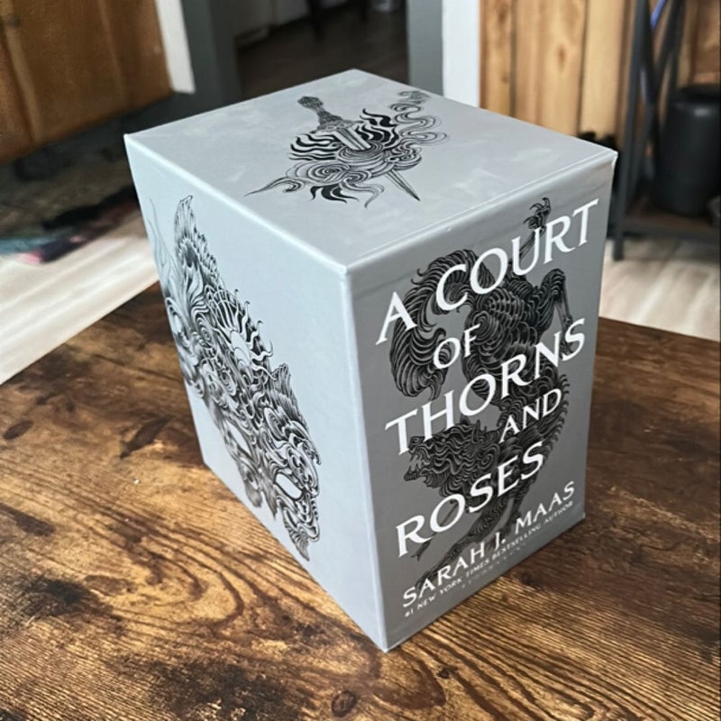 A Court of Thorns and Roses Paperback Box Set (5 Books)