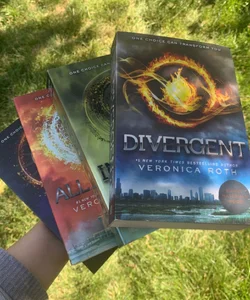 Divergent Series(4 books) by Veronica Roth