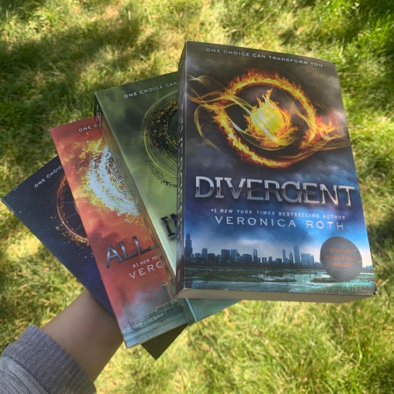 Divergent Series(4 books) by Veronica Roth