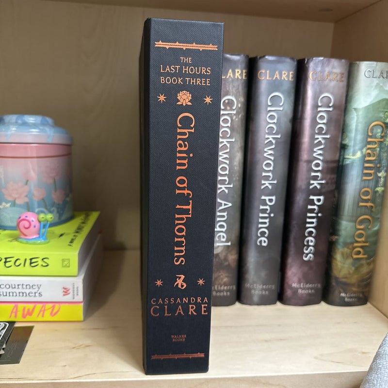 Fairyloot: Chain of Thorns by Cassandra Clare