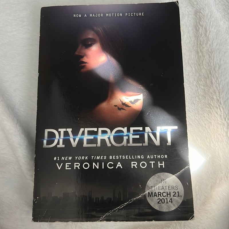 Divergent Movie Tie-In Edition