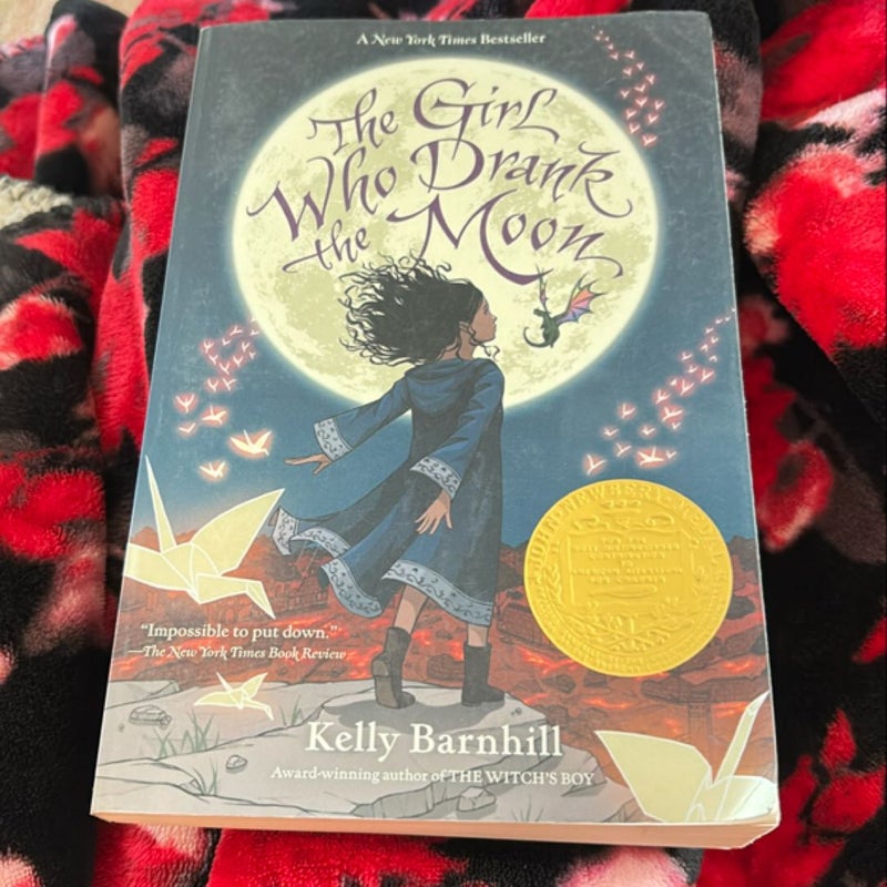 The Girl Who Drank the Moon (Winner of the 2017 Newbery Medal)