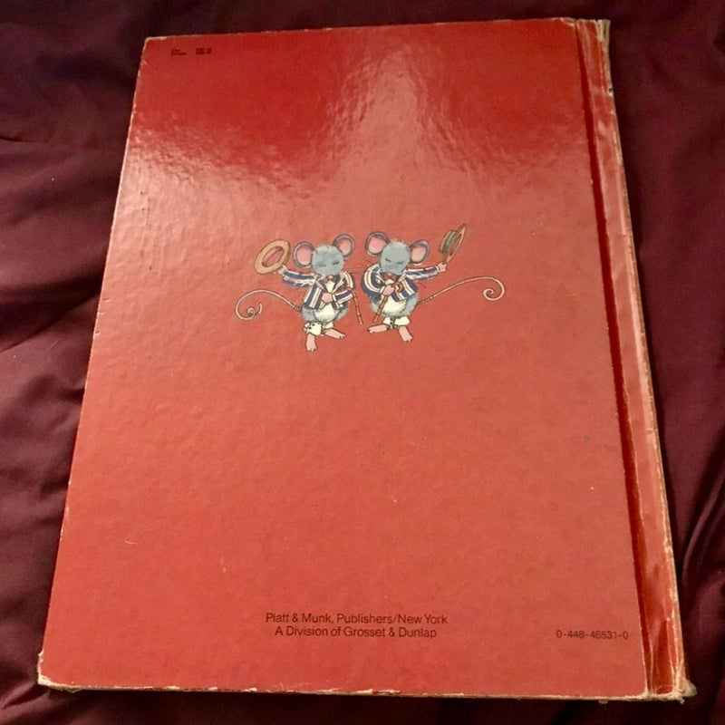 Vintage 1979 Animal Crackers A Menagerie Of Jokes & Riddles HC Book