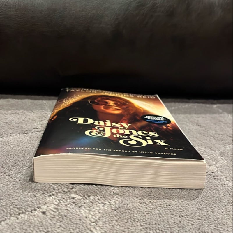Daisy Jones and the Six (TV Tie-In Edition)