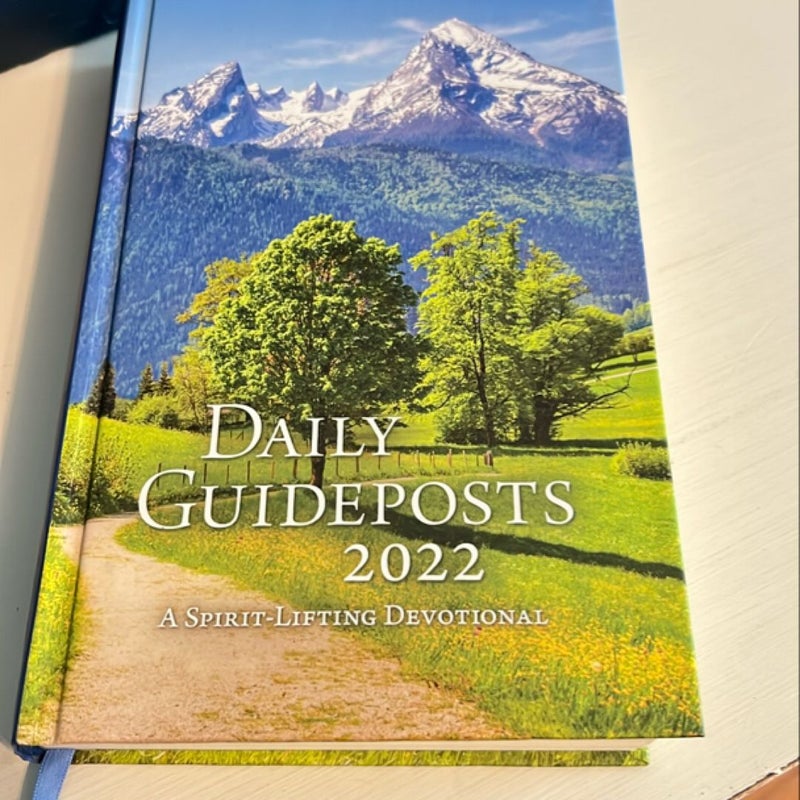 Daily Guideposts 2022 Large Print