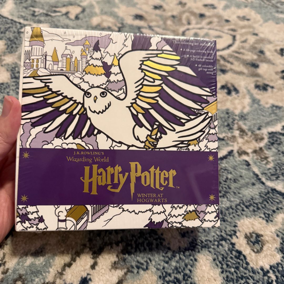 Harry Potter: Winter at Hogwarts: a Magical Coloring Set