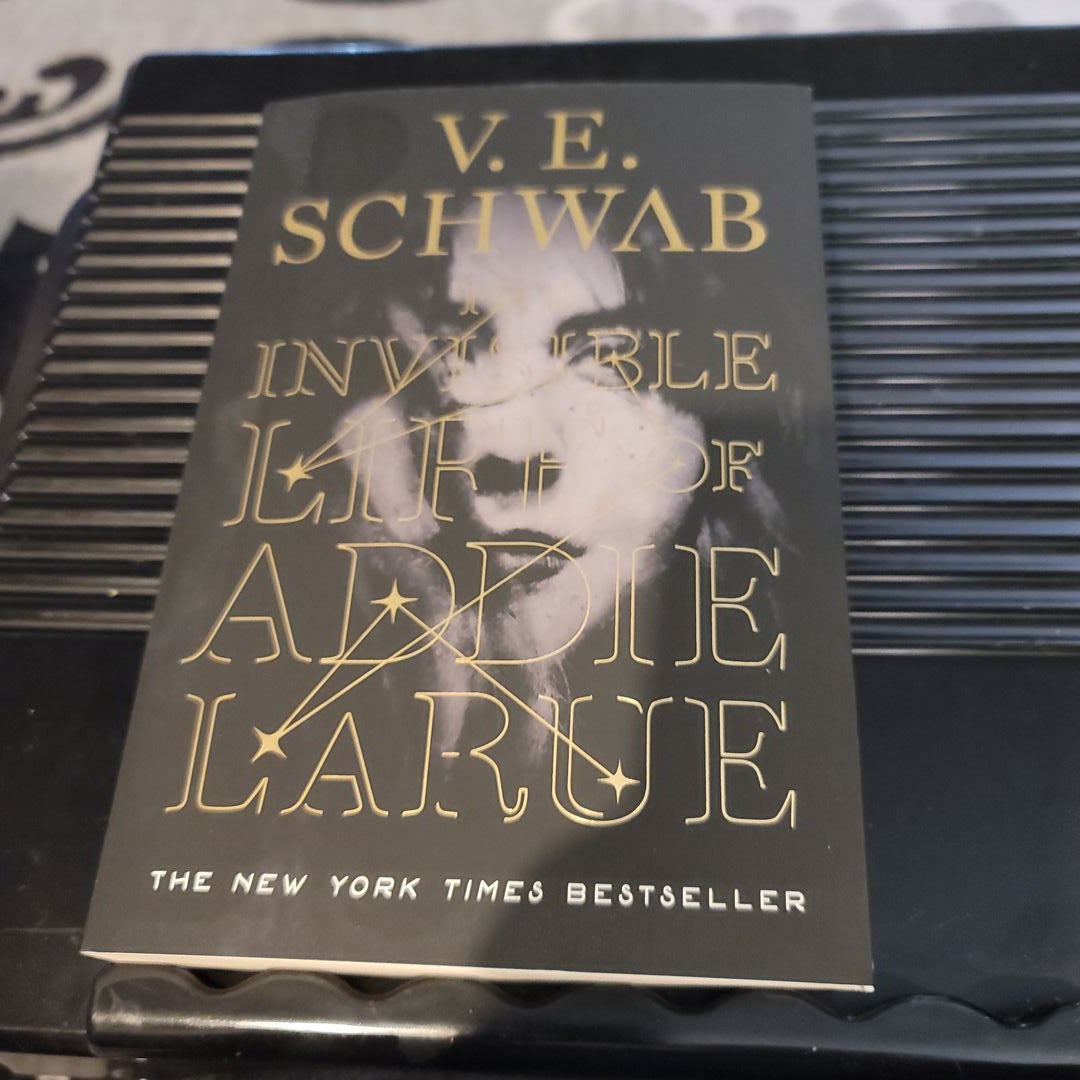 The Invisible Life of Addie LaRue by V. E. Schwab, Paperback | Pangobooks