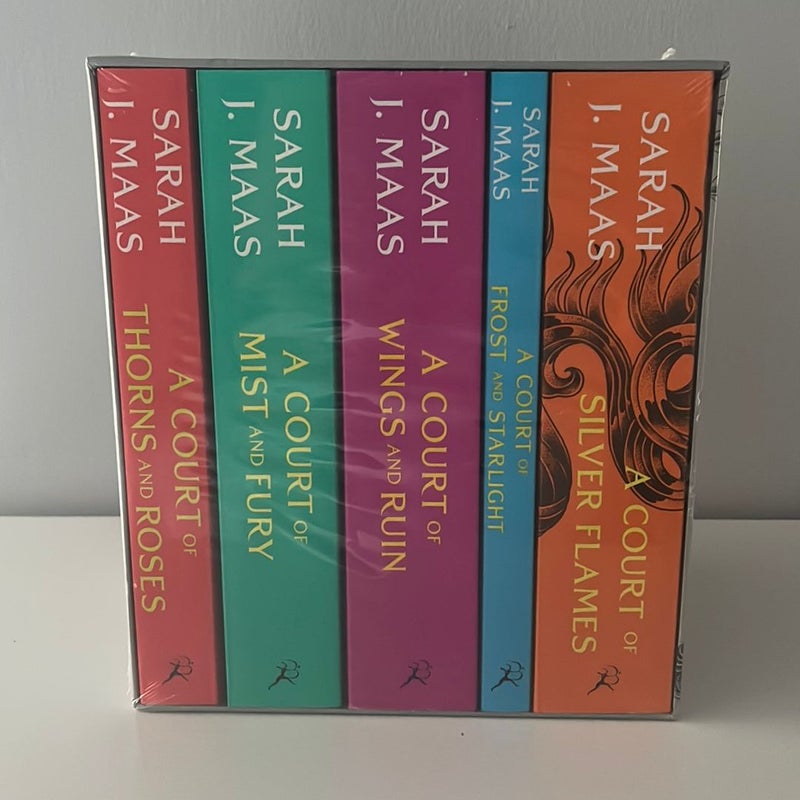 A Court of Thorns and Roses Paperback Box Set (5 Books)