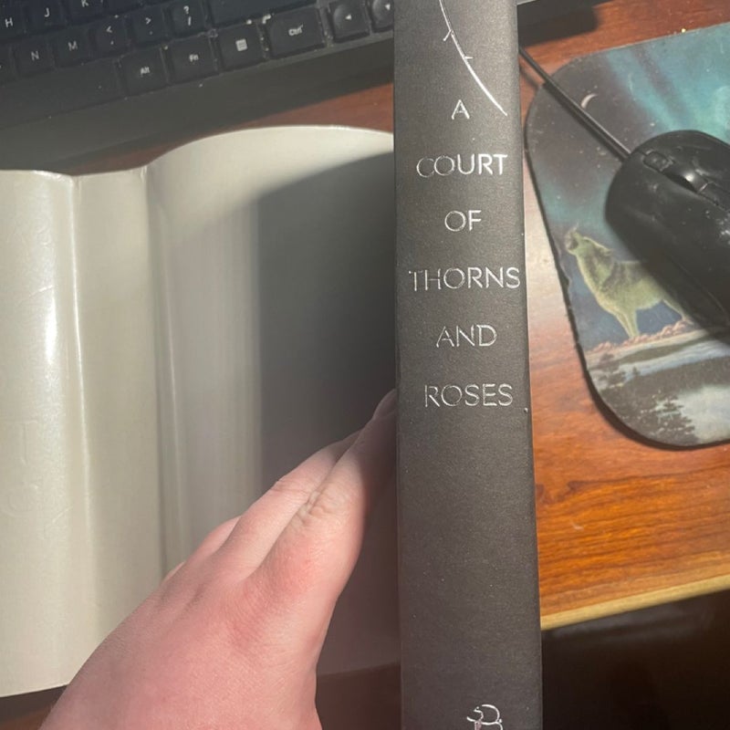 A Court of Thorns and Roses (Hardcover) 