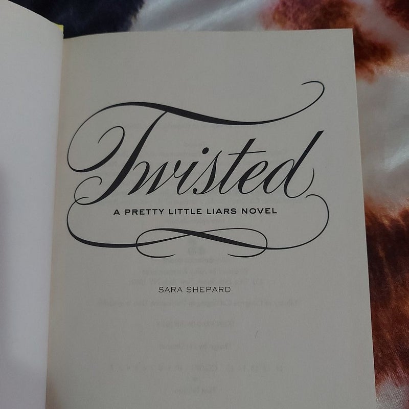 Pretty Little Liars #9: Twisted