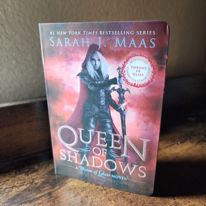 Queen of shadows thronw of glass miniature book