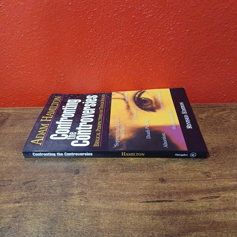 Confronting the Controversies - Small-Group Leader's Guide : Biblical Perspec...