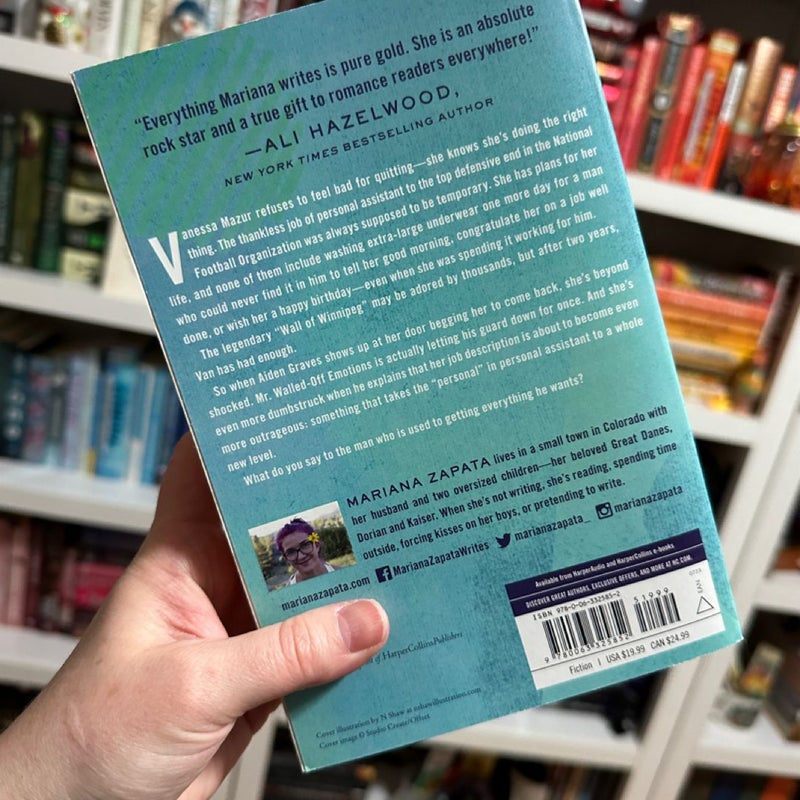 The Wall of Winnipeg and Me by Mariana Zapata, Paperback Pangobooks