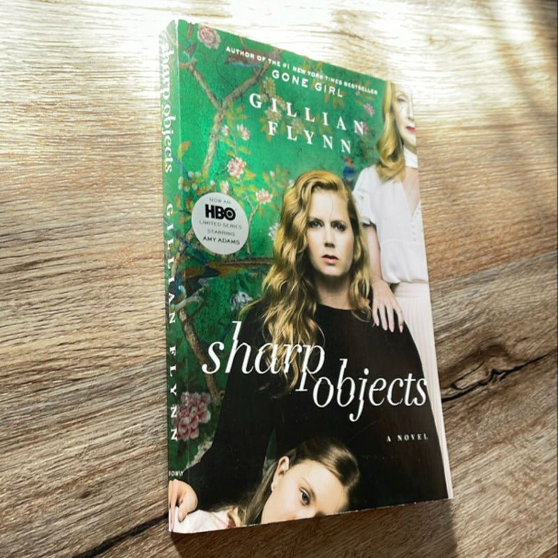 Sharp Objects (Movie Tie-In)