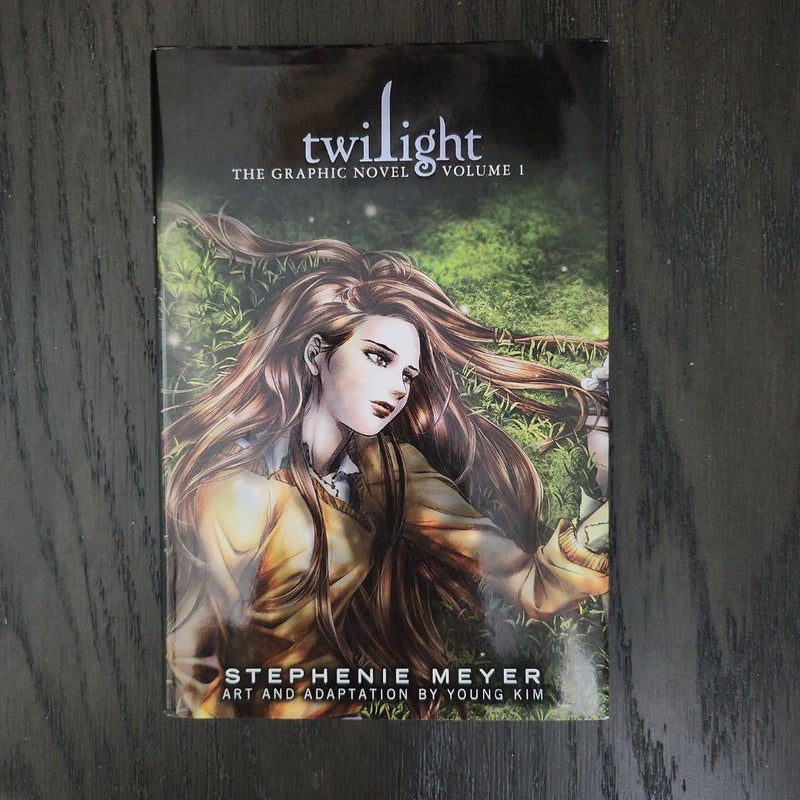 Twilight: the Graphic Novel, Vol. 1