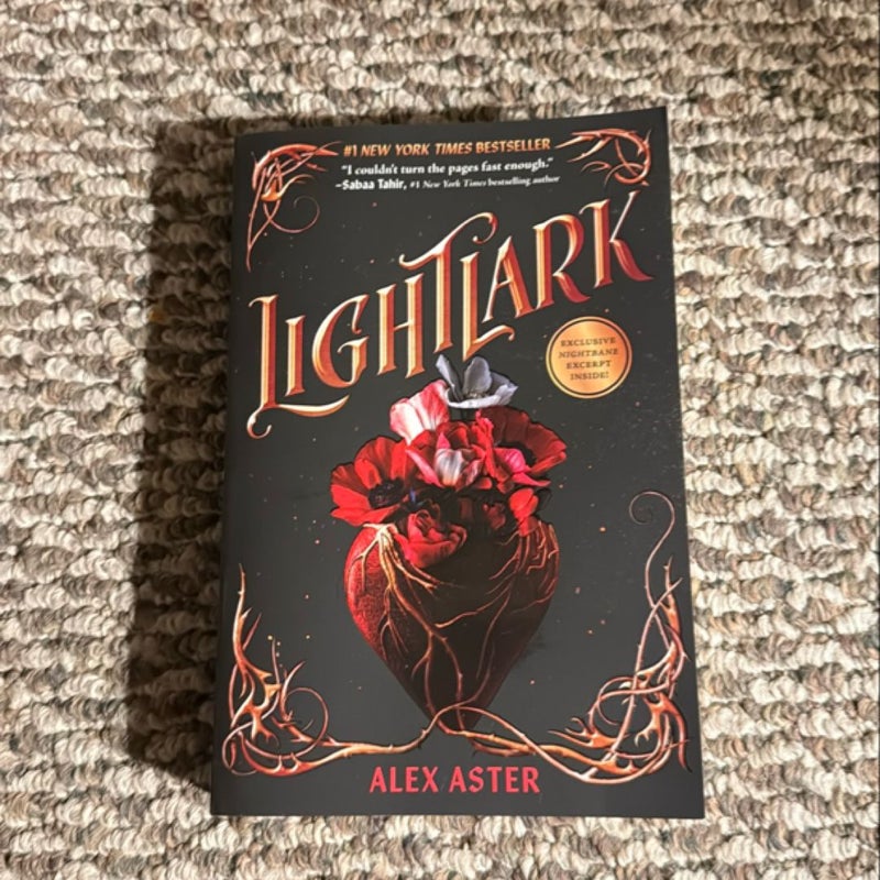 Lightlark (the Lightlark Saga Book 1)