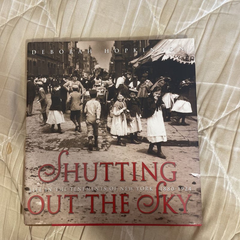 Shutting Out the Sky: Life in the Tenements of New York, 1880-1924 (Scholastic Focus)