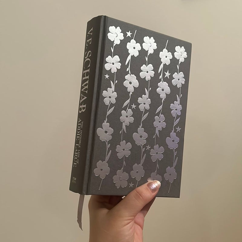 The Invisible Life of Addie LaRue *Collectors Edition* with Sprayed Edges