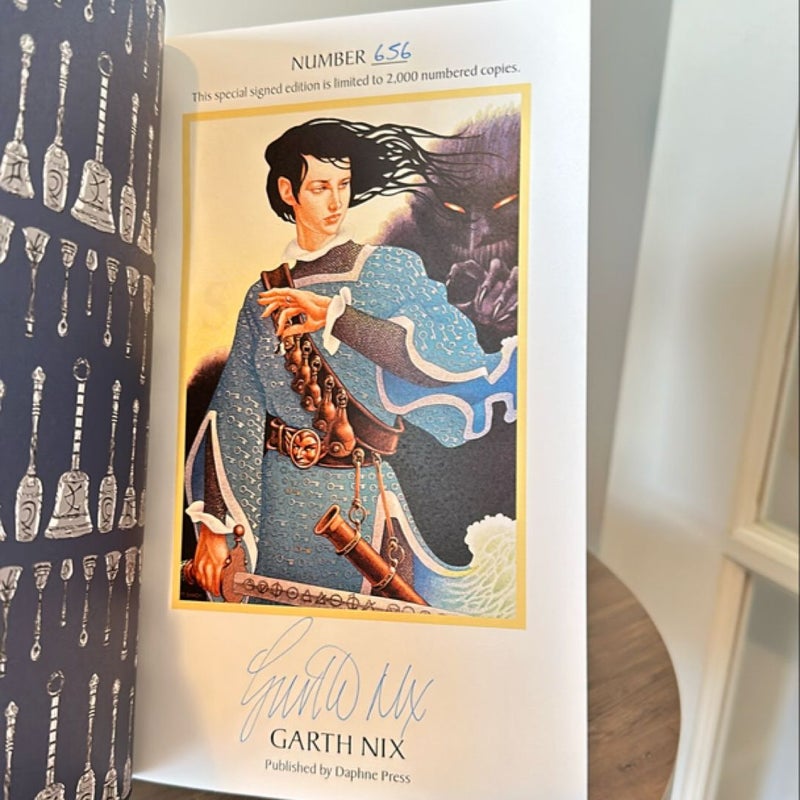 Illumicrate Sabriel 340 signed / numbered with high quality slipcase by Garth Nix