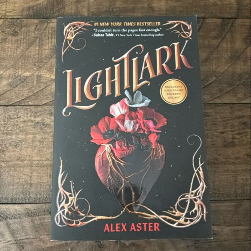 Lightlark (the Lightlark Saga Book 1)