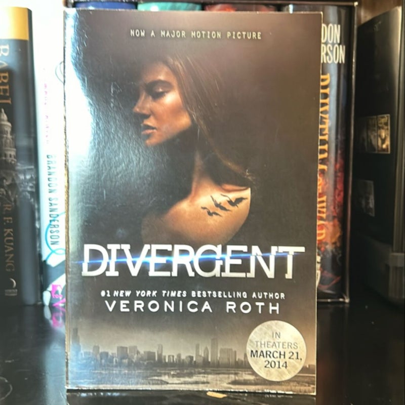 Divergent Movie Tie-In Edition