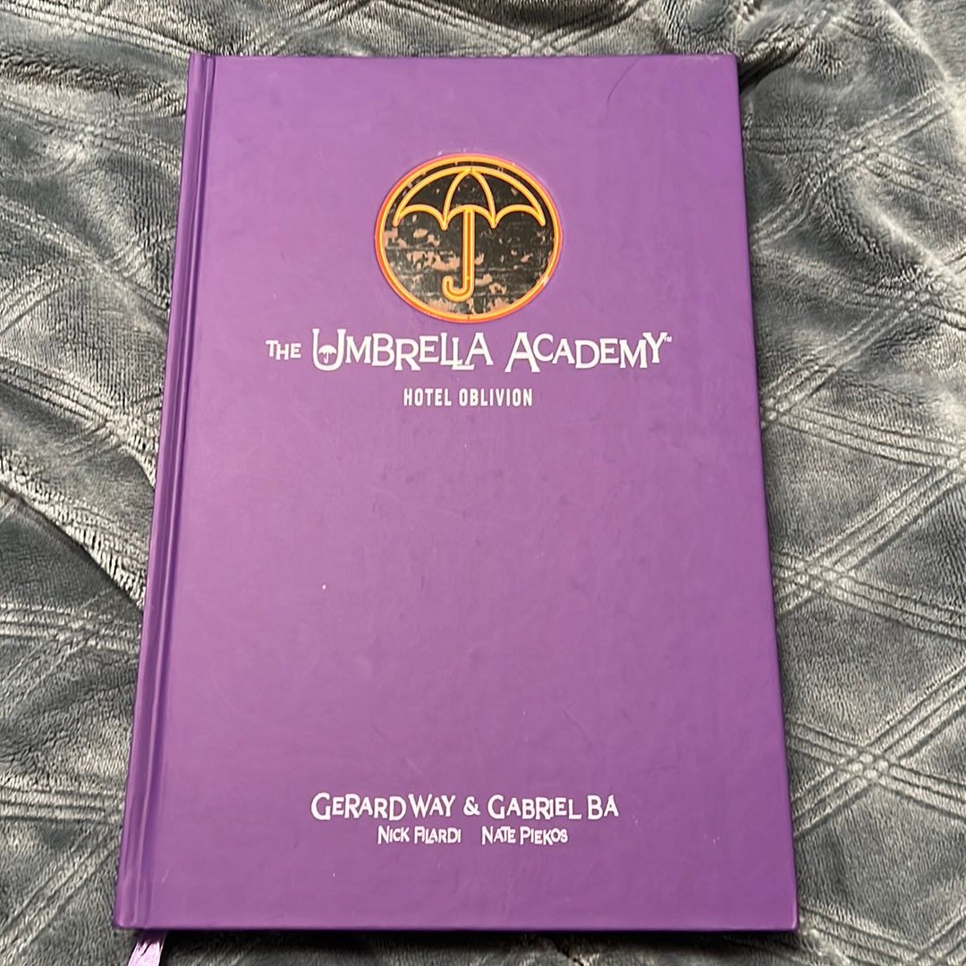 The Umbrella Academy Library Edition Volume 3: Hotel Oblivion