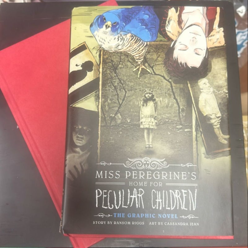 Miss Peregrine's Home for Peculiar Children: the Graphic Novel Books 1 & 2