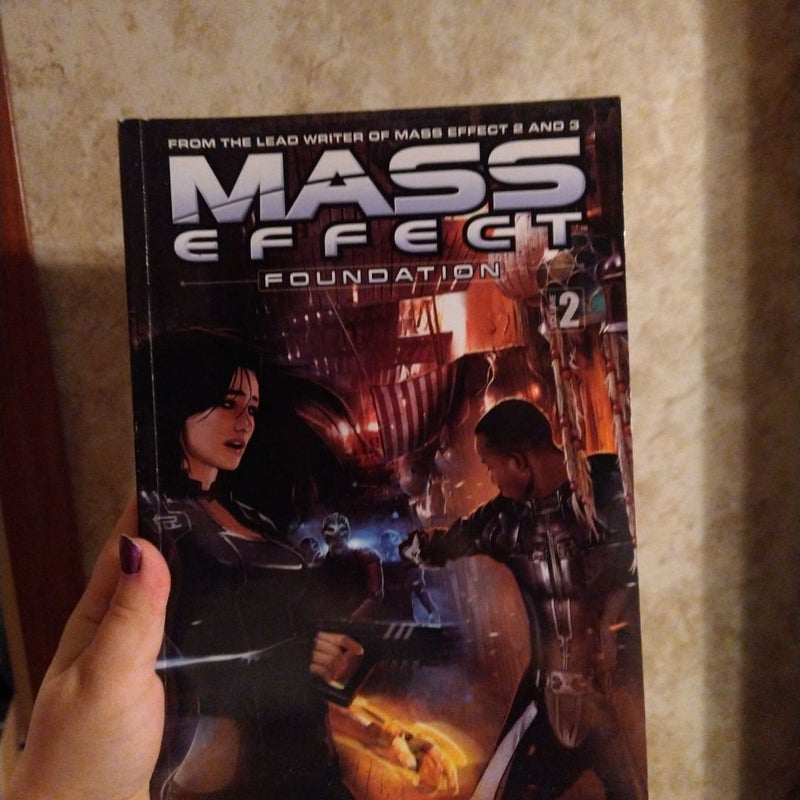 Mass Effect: Foundation Volume 2