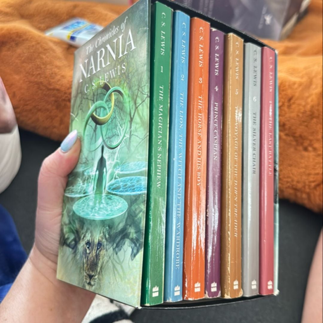 The Chronicles of Narnia Rack Paperback 7-Book Box Set