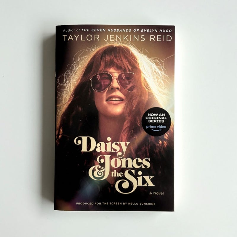 Daisy Jones and the Six (TV Tie-In Edition)