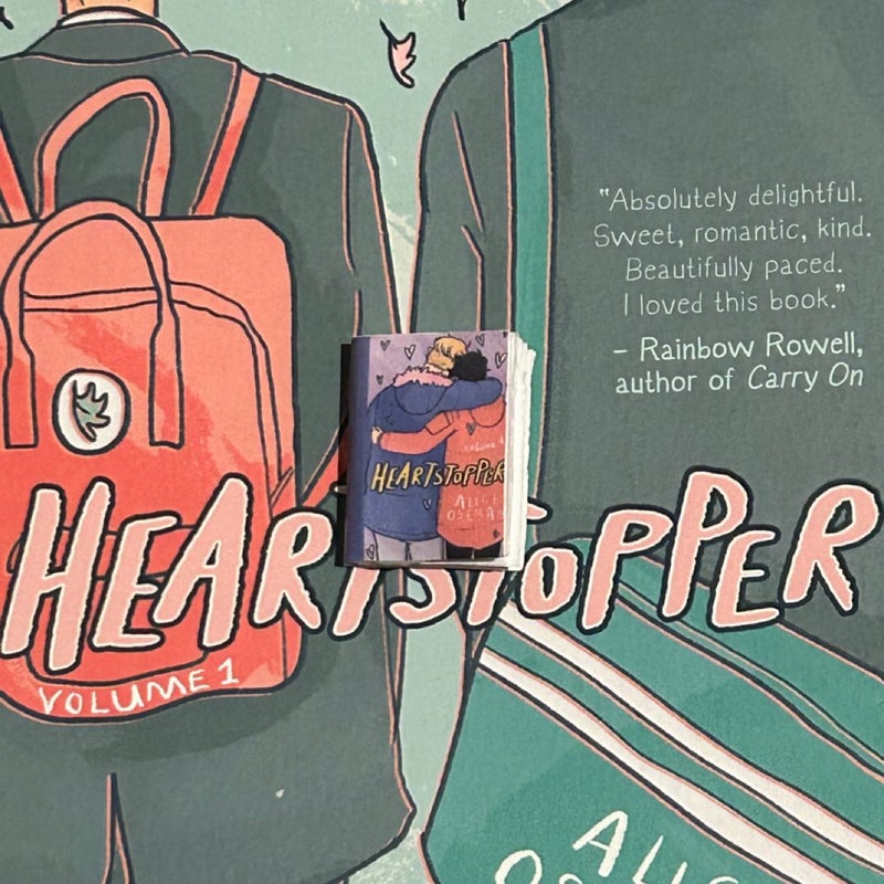 (with tiny book) Heartstopper: Volume 1