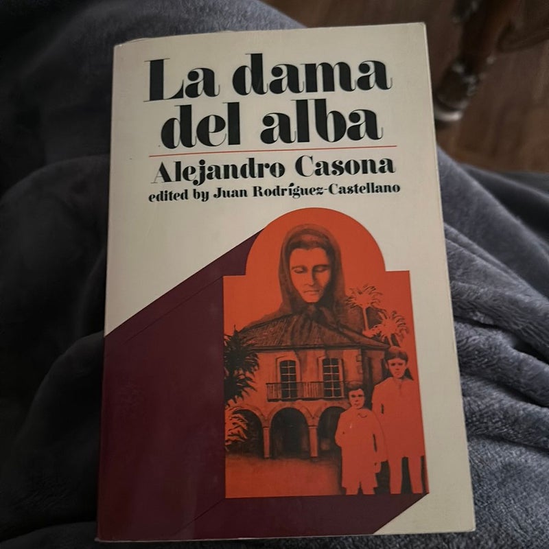 La Dama del Alba by Alejandro Casona , Paperback