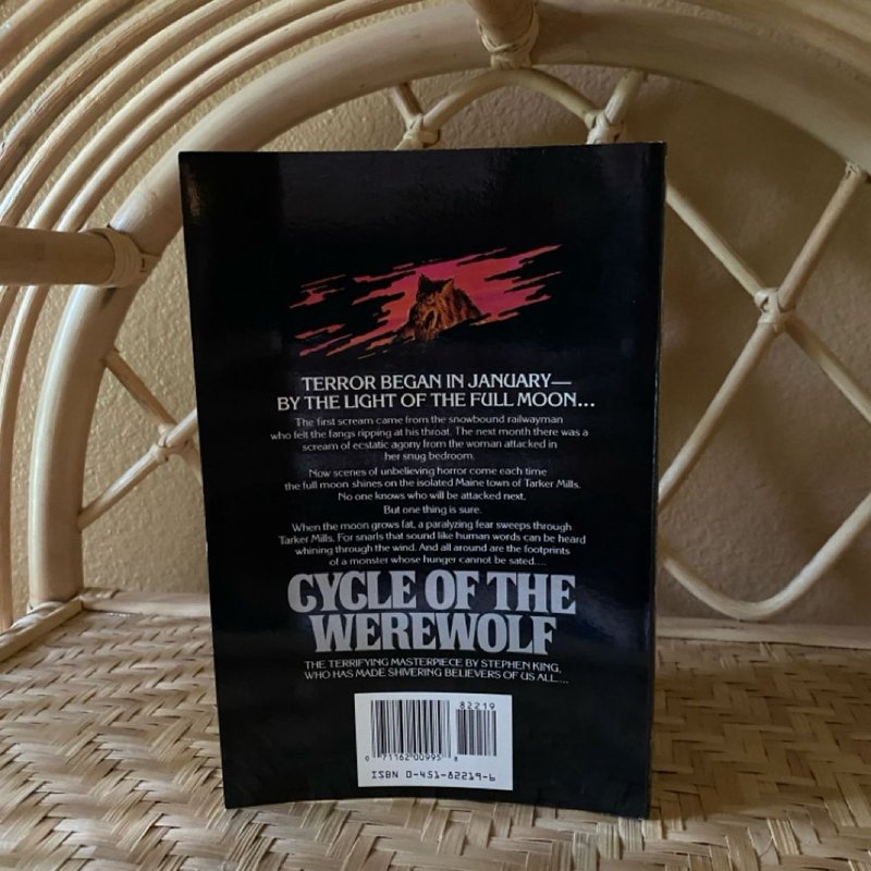 Cycle Of The Werewolf by Stephen King, Paperback | Pangobooks