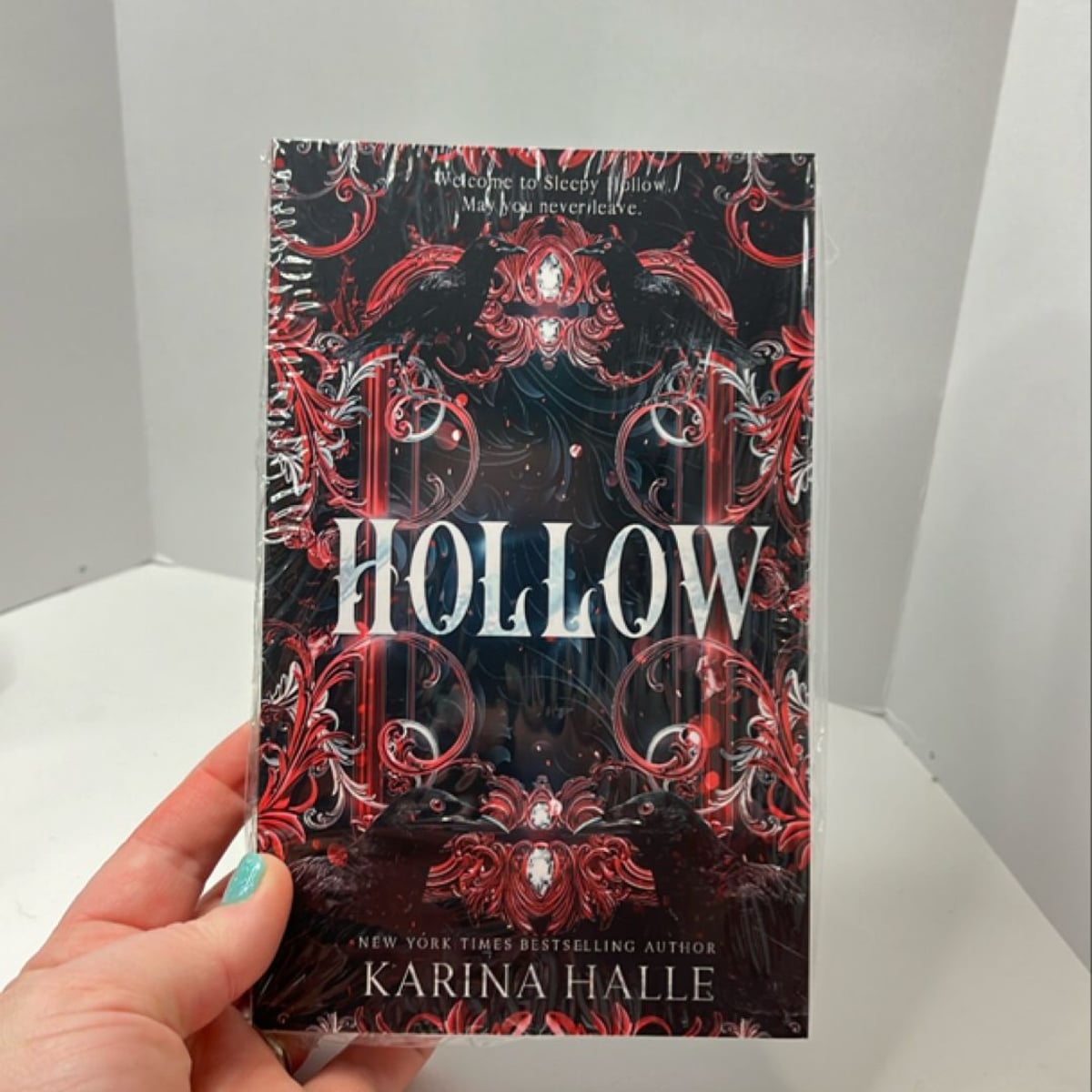 Hollow by Karina Halle, Paperback Pangobooks