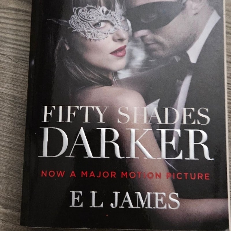 Fifty Shades Darker (Movie Tie-In Edition)