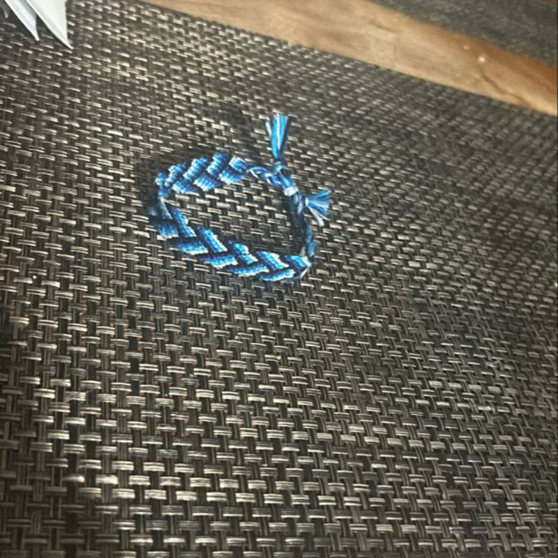 Friendship bracelet; blue 