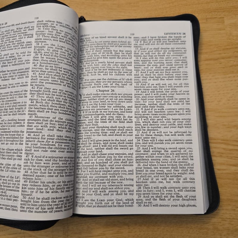 Holy Bible NKJV Self-Pronoucing Red Letter Zipper Edition with Dictionary and Concordance