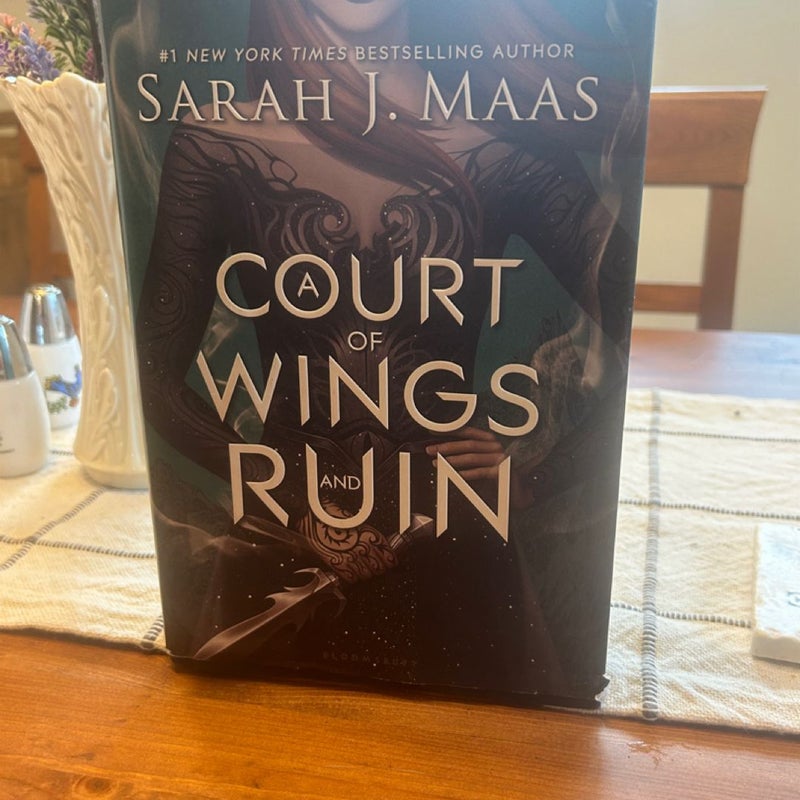 A Court of Wings and Ruin ORIGINAL COVER