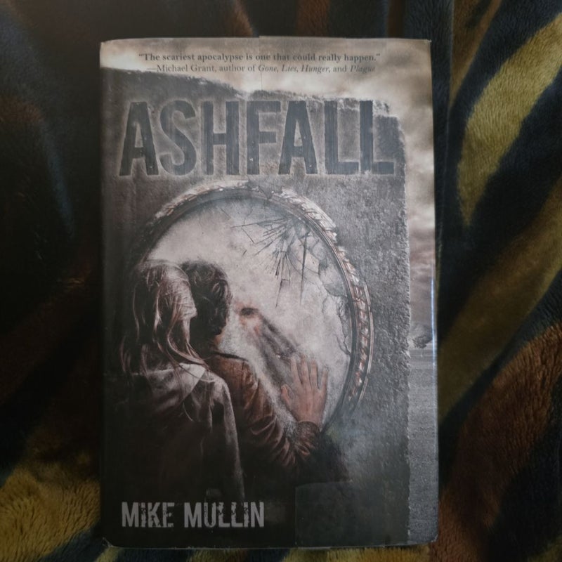 Ashfall by Mike Mullin, Hardcover | Pangobooks