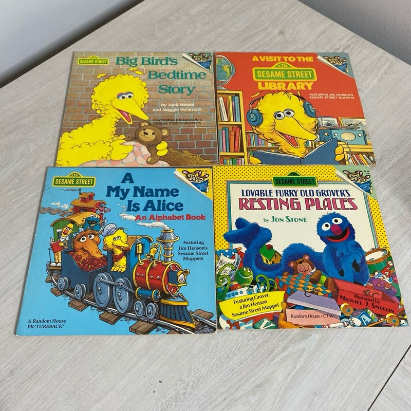 Lot of Four (4) Vintage Sesame Street Please Read To Me Paperback Books