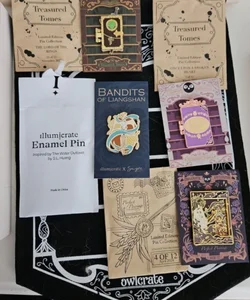 Owlcrate J.R.R Tolkien, Laini Taylor, Stephanie Garber Treasure Tome Illumicrate