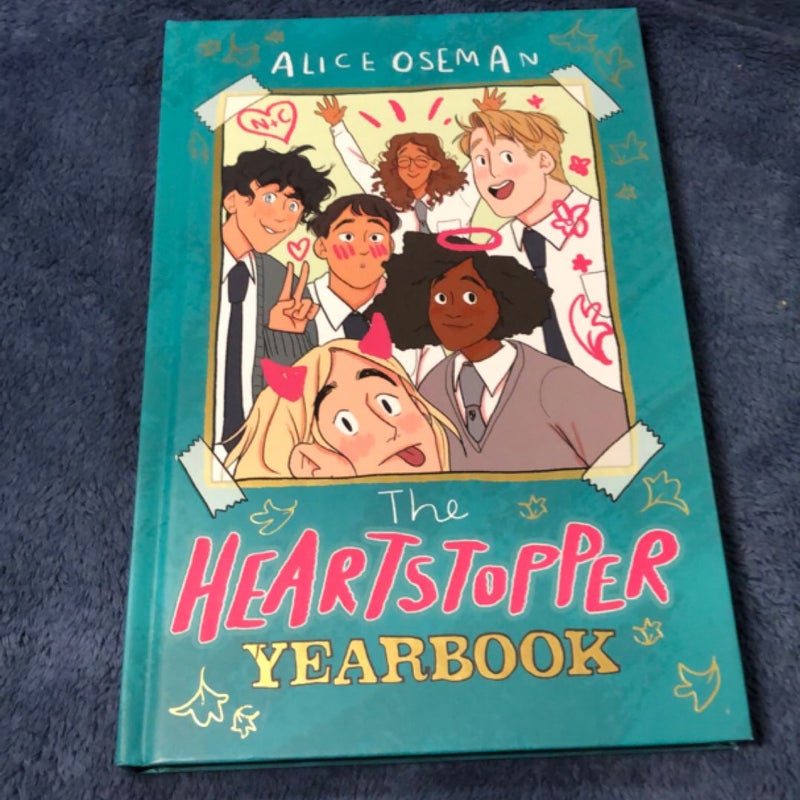 The Heartstopper Yearbook NEW 