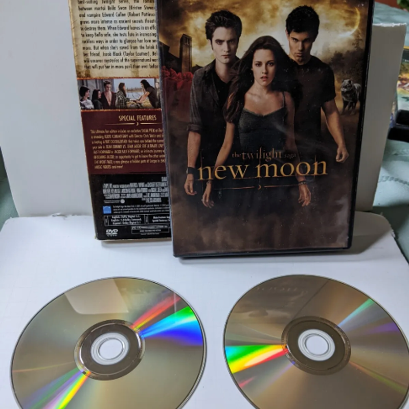 New Moon (The Twilight Saga) Ultimate Fan Edition DVD 