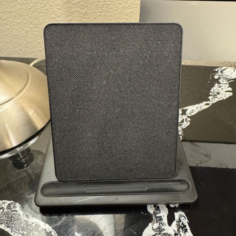 Kindle Signature Paperwhite 11th Gen 32 GB NO ADS WITH WIRELESS CHARGING DOCK