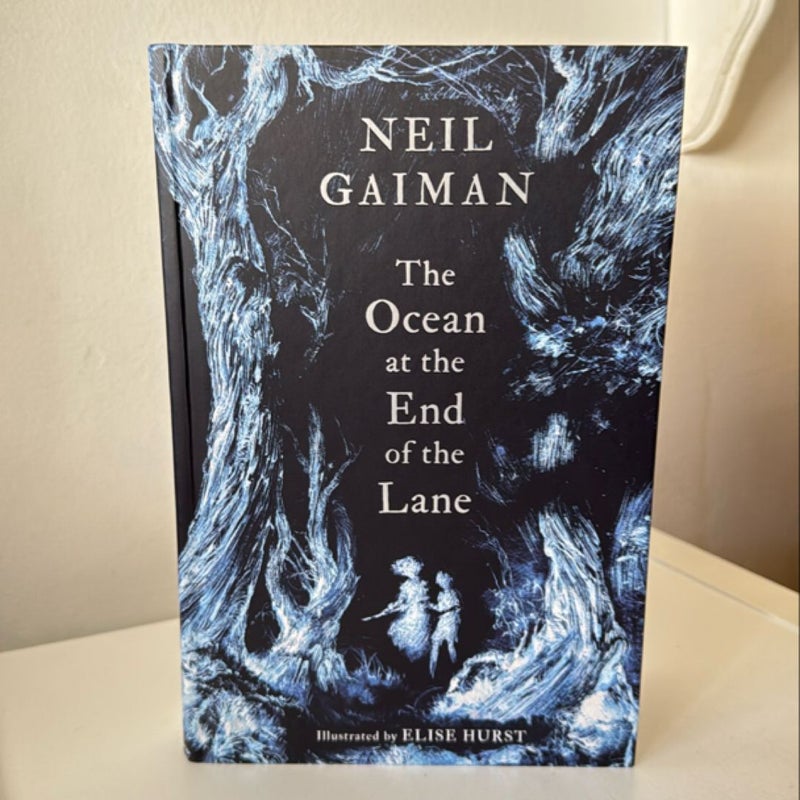 The Ocean at the End of the Lane (Illustrated Edition)