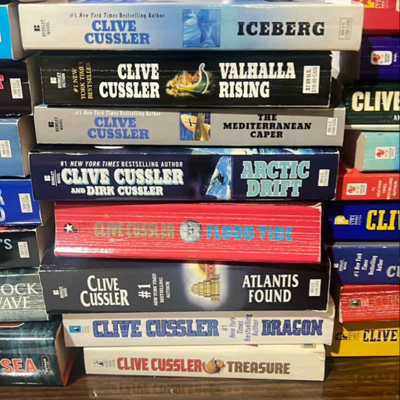 Clive Cussler - Dirk Pitt book series (25 books)