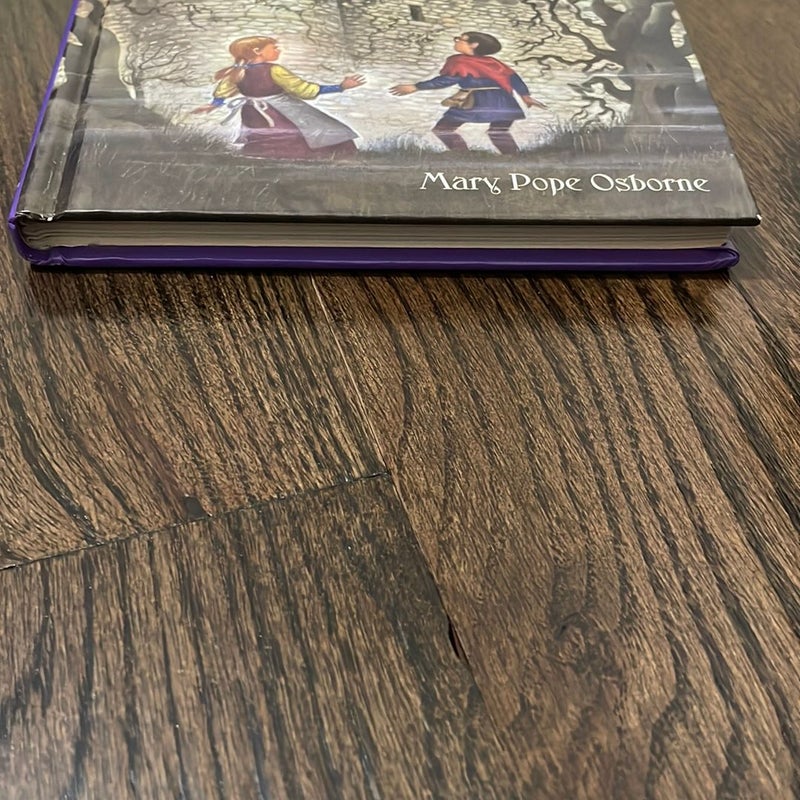 Magic Tree House #30 Haunted Castle on Hallows Eve