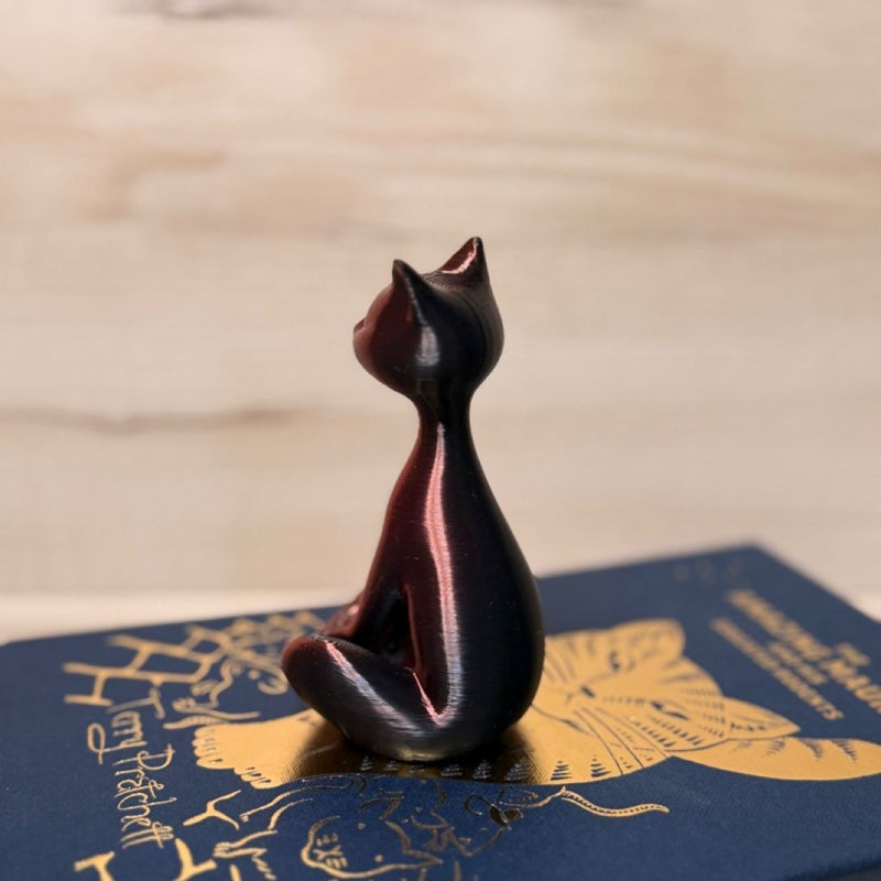 Cat figurine/statue