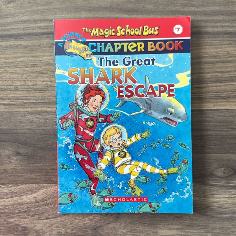 The Great Shark Escape (the Magic School Bus: Chapter Book #7)